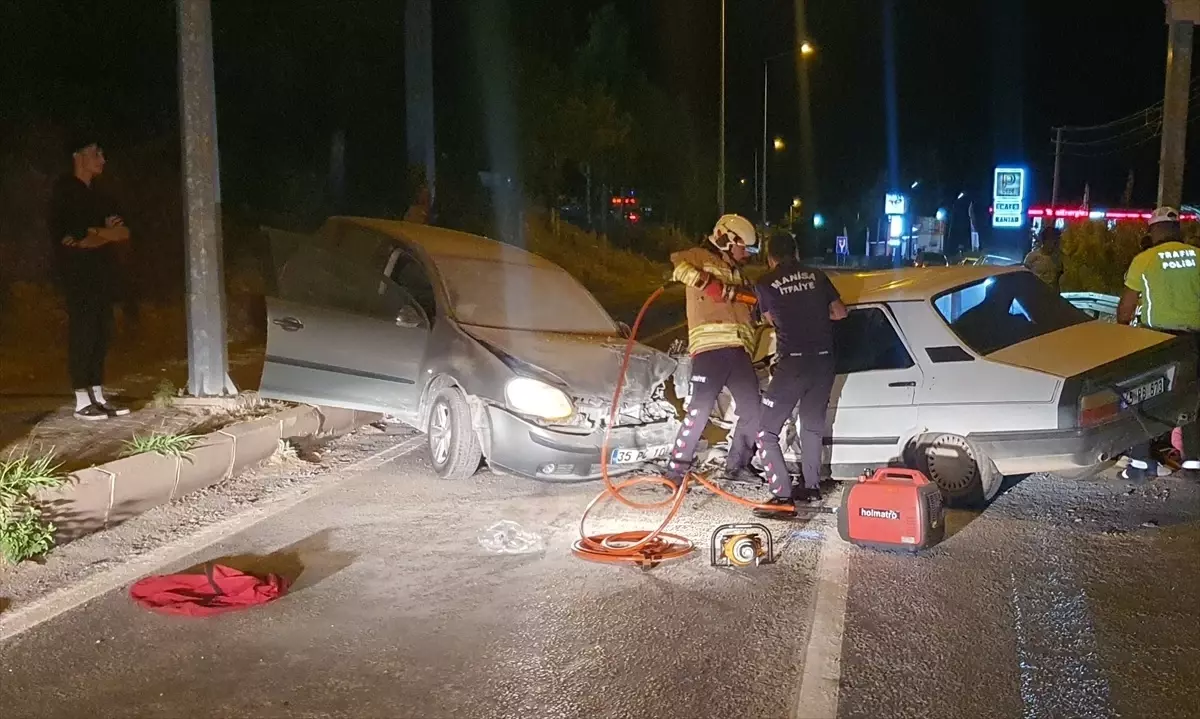 Demirci\'de Trafik Kazası: 7 Yaralı