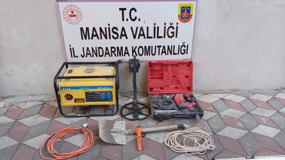 Soma\'da Kaçak Kazı Yapan 3 Şüpheli Yakalandı