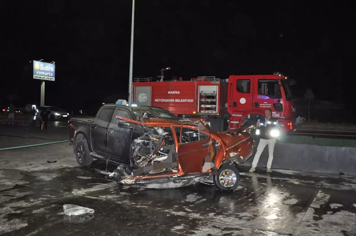 Salihli\'de Trafik Kazası: 5 Ölü, 6 Yaralı