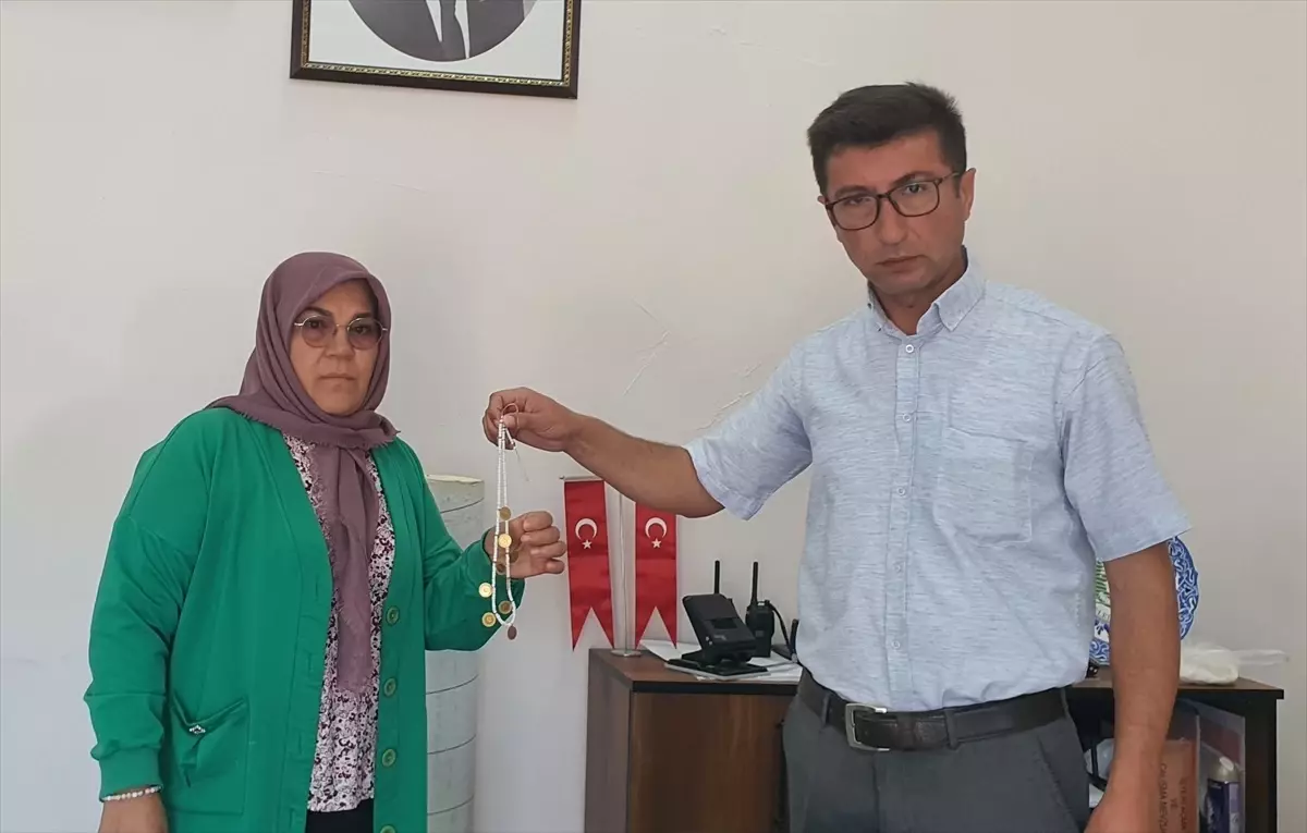 Demirci\'de Bulunan Altınlar Sahiplerine İade Edildi
