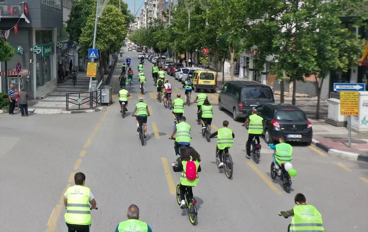 Yeşilay Bisiklet Turu Manisa\'da Gerçekleşti