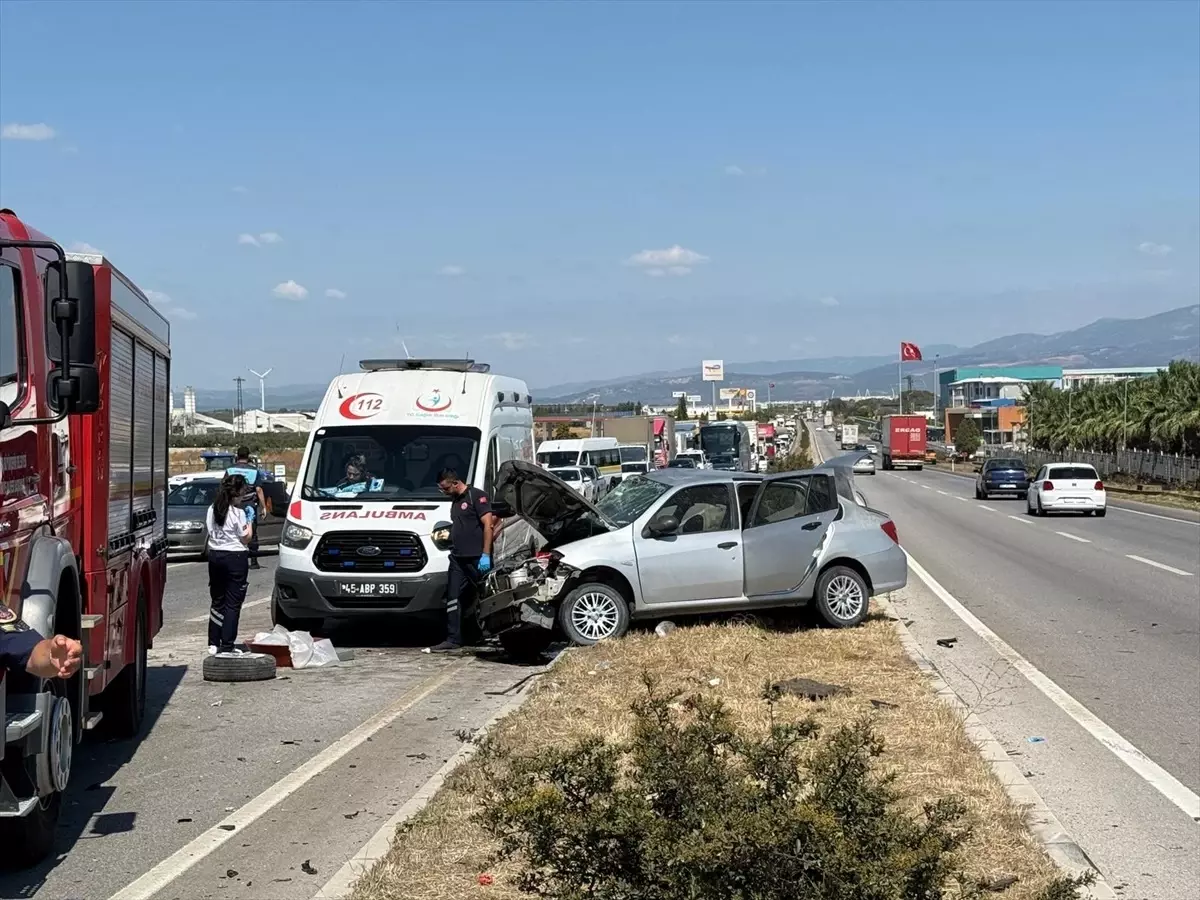 Akhisar\'da Zincirleme Kaza: 1 Ölü, 4 Yaralı