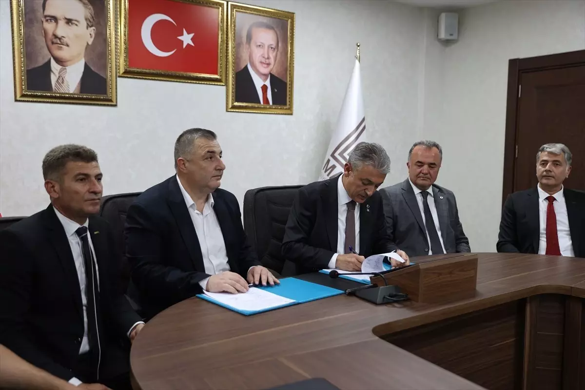 Mardin Büyükşehir Belediyesinde işçi ücretlerinin artırılması için ek protokol yapıldı