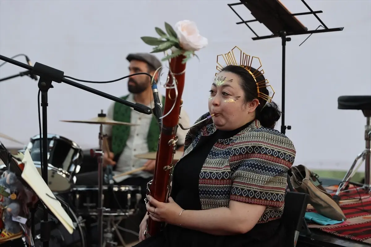 Mardin\'de Uçan Halı Çocuk Festivali Başladı