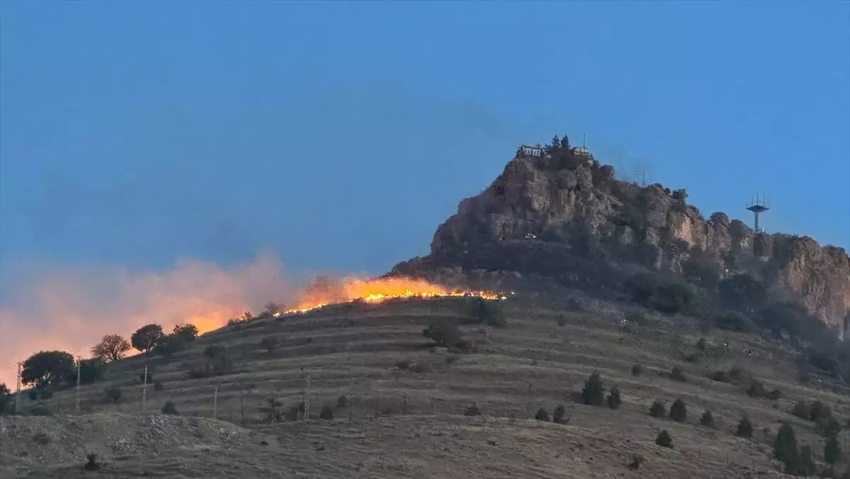 Mardin Kalesi Eteklerinde Yangın
