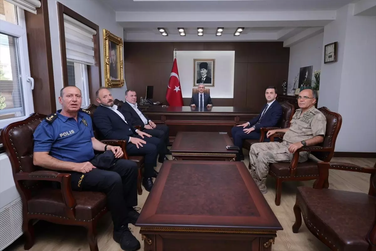 Vali Akkoyun\'dan Kaymakam Kaya\'ya Ziyaret