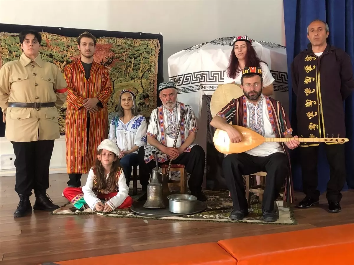 Mavi Gök Nerede: Doğu Türkistan\'ın Mücadelesi