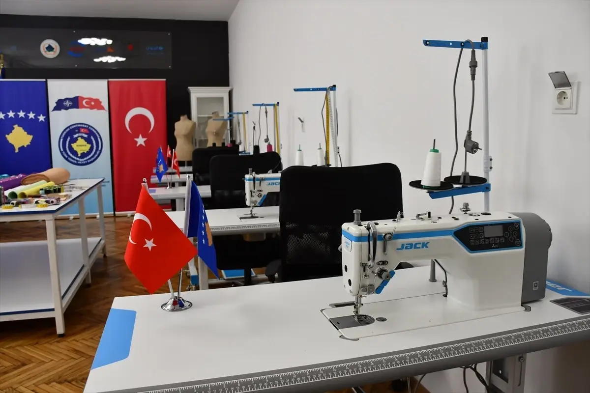 Kosova\'da Kadınlara Dikiş Atölyesi Kuruldu