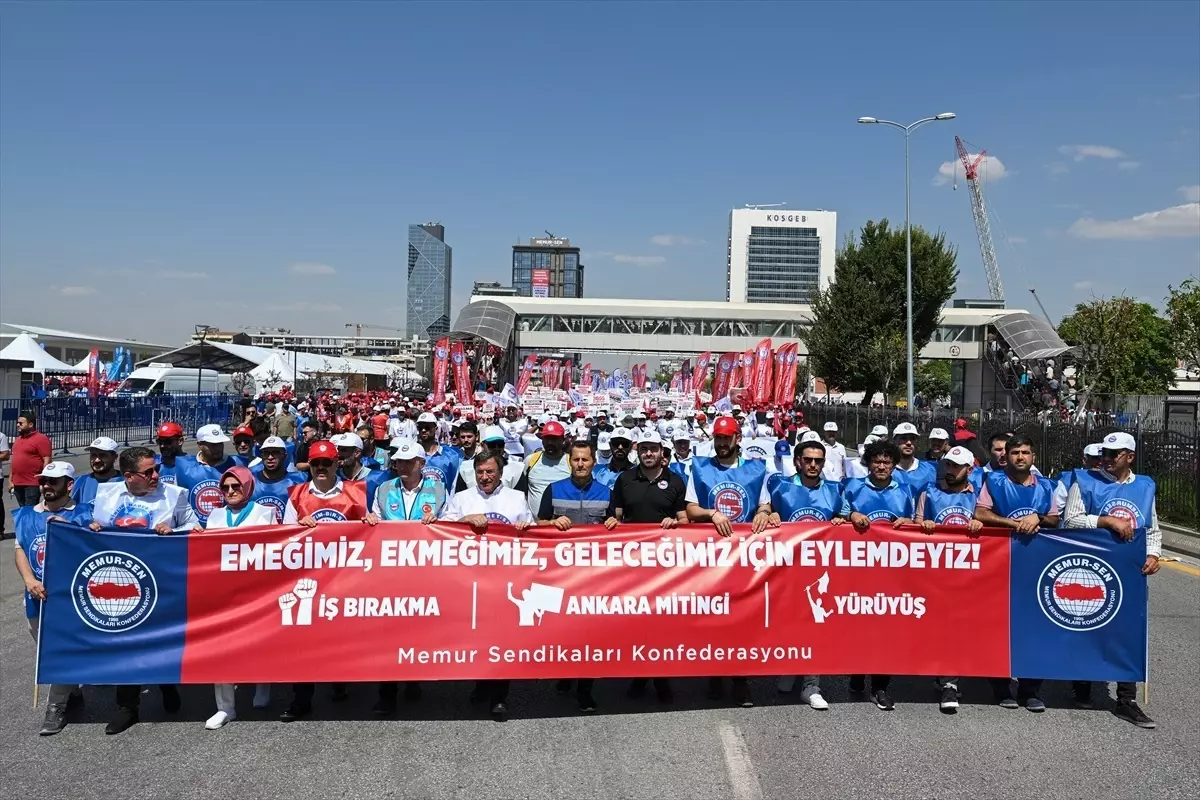 Memur-Sen\'den Gelir Adaletsizliği Protestosu