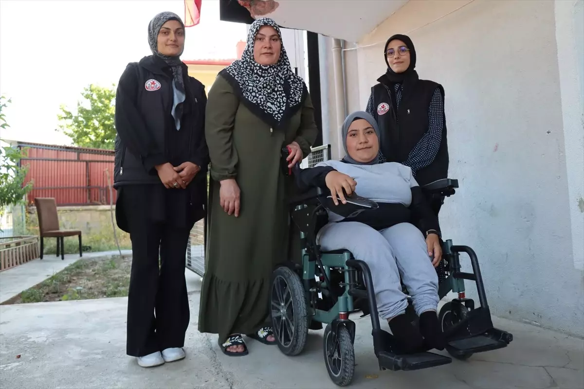 Engelli Kıza Balkon Asansörü Desteği