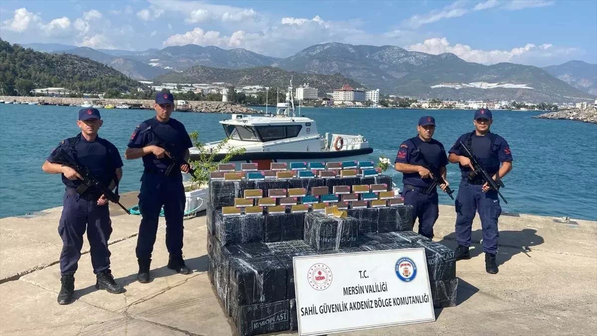 Mersin\'de 28 Bin 500 Paket Tütün Çubuğu Ele Geçirildi