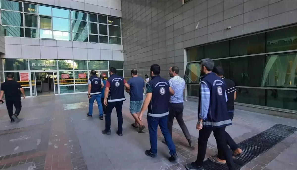 Mersin\'de Düzensiz Göçmen Operasyonu