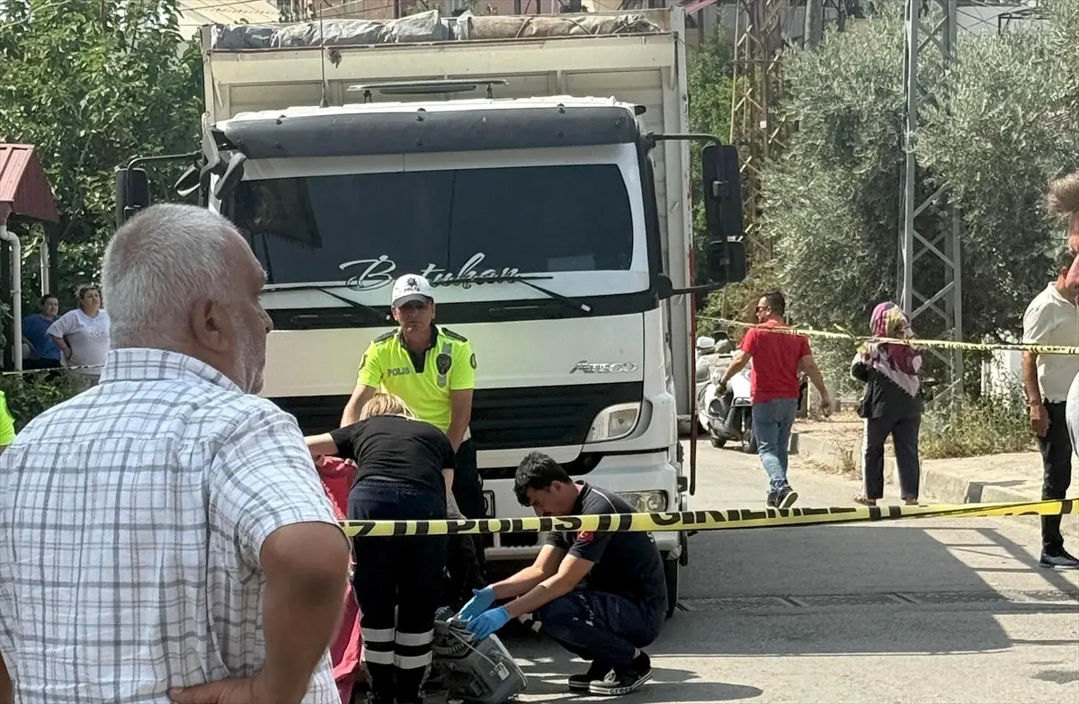 Kamyonun Çarptığı Genç Hayatını Kaybetti