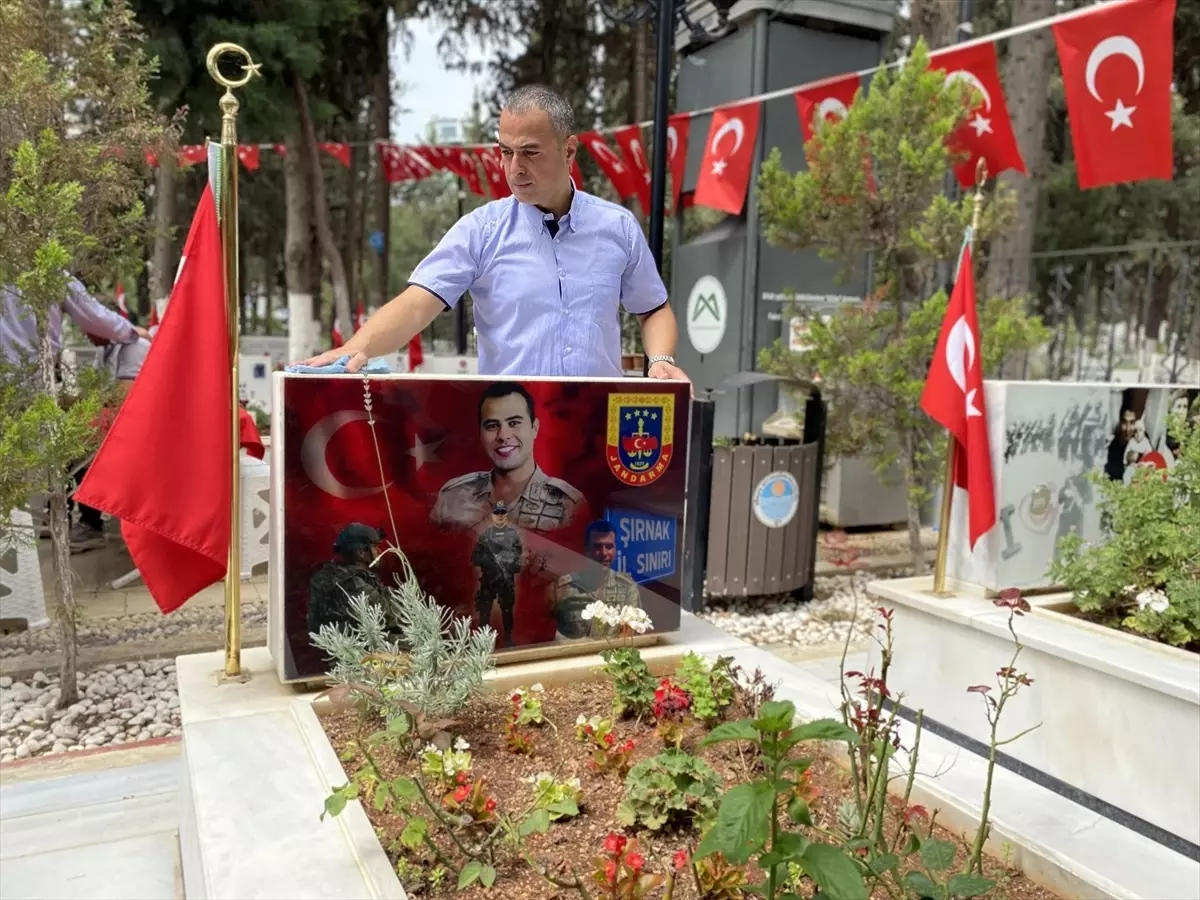 Mersin\'de jandarmadan şehitlik ziyareti