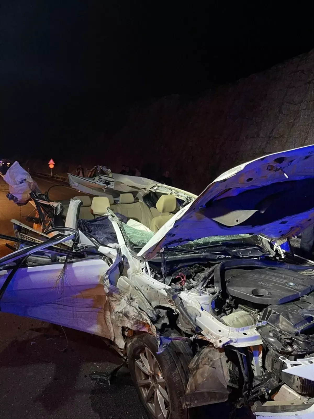 Hurdaya dönen otomobilde yaşlı çifti ölüm ayırdı