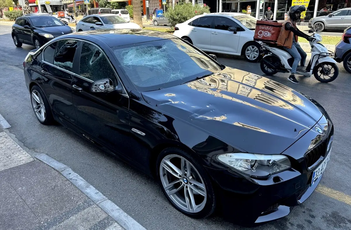 Mersin\'de Otomobile Saldırı: 5 Gözaltı