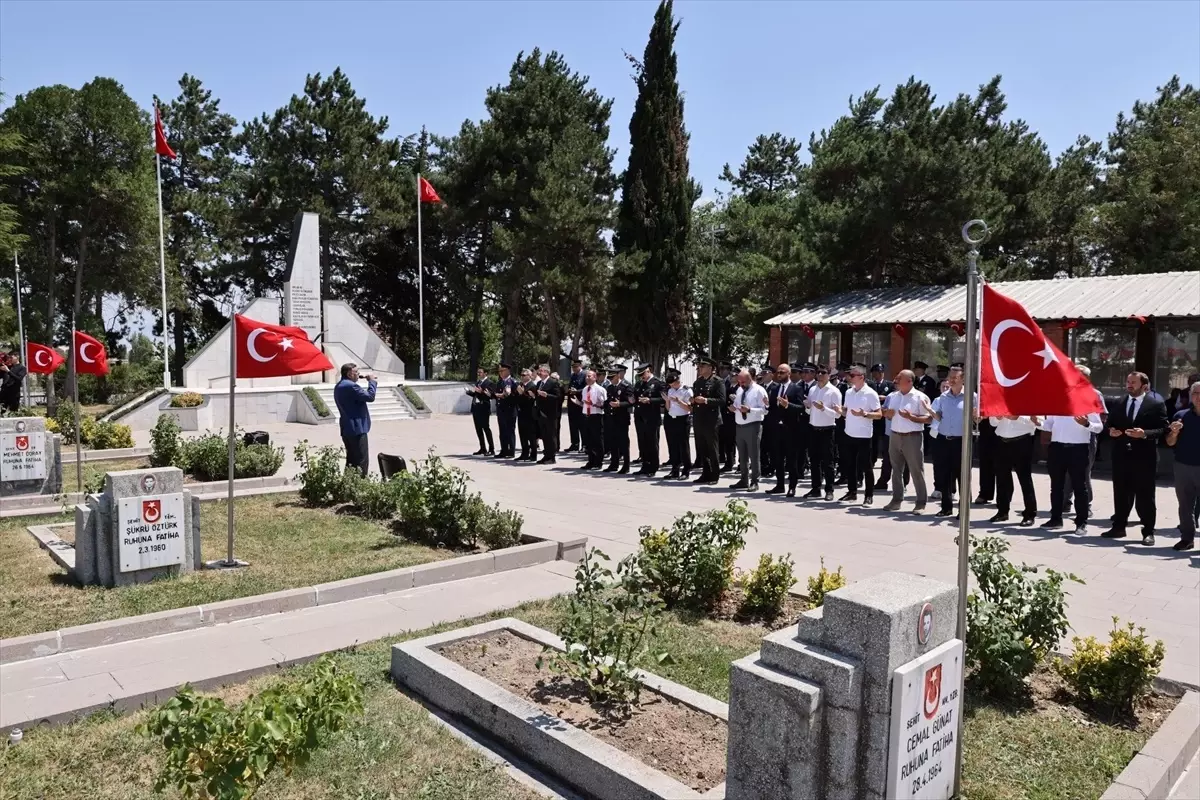 Merzifon\'da "15 Temmuz" dolayısıyla şehitlik ziyaret edildi