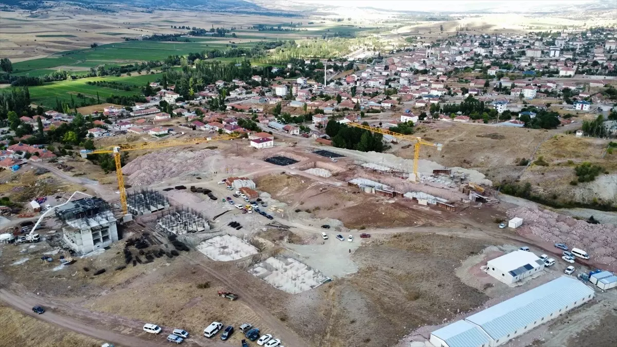 MHP\'li Bulut, TOKİ Konutlarını Ziyaret Etti