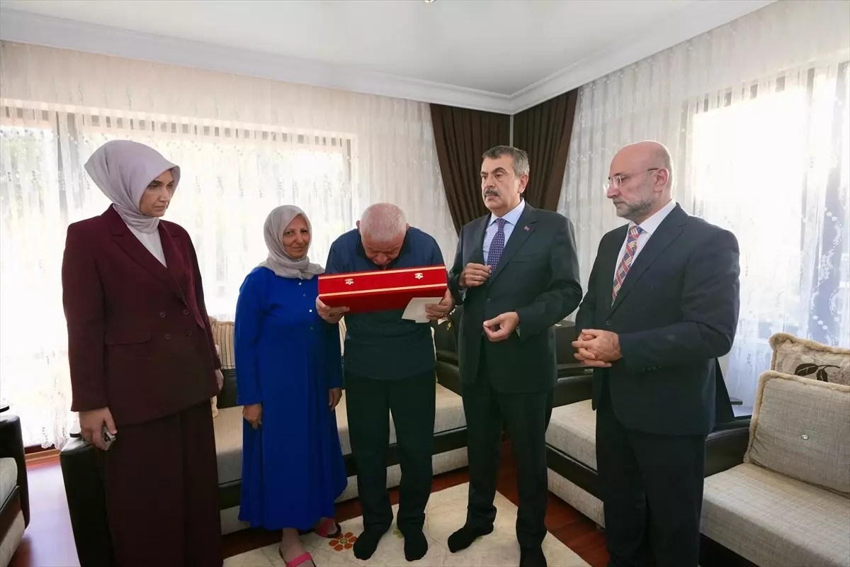 Milli Eğitim Bakanı Tekin, Afyonkarahisar\'da ziyaretlerde bulundu