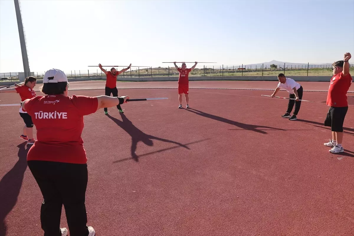 Özel Sporcular Down Atletizm Takımı Çekya\'ya Hazırlanıyor