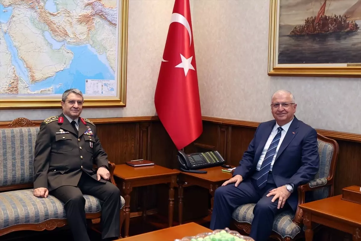 Bakan Güler, Genelkurmay Başkanı Bayraktaroğlu\'nu kabul etti