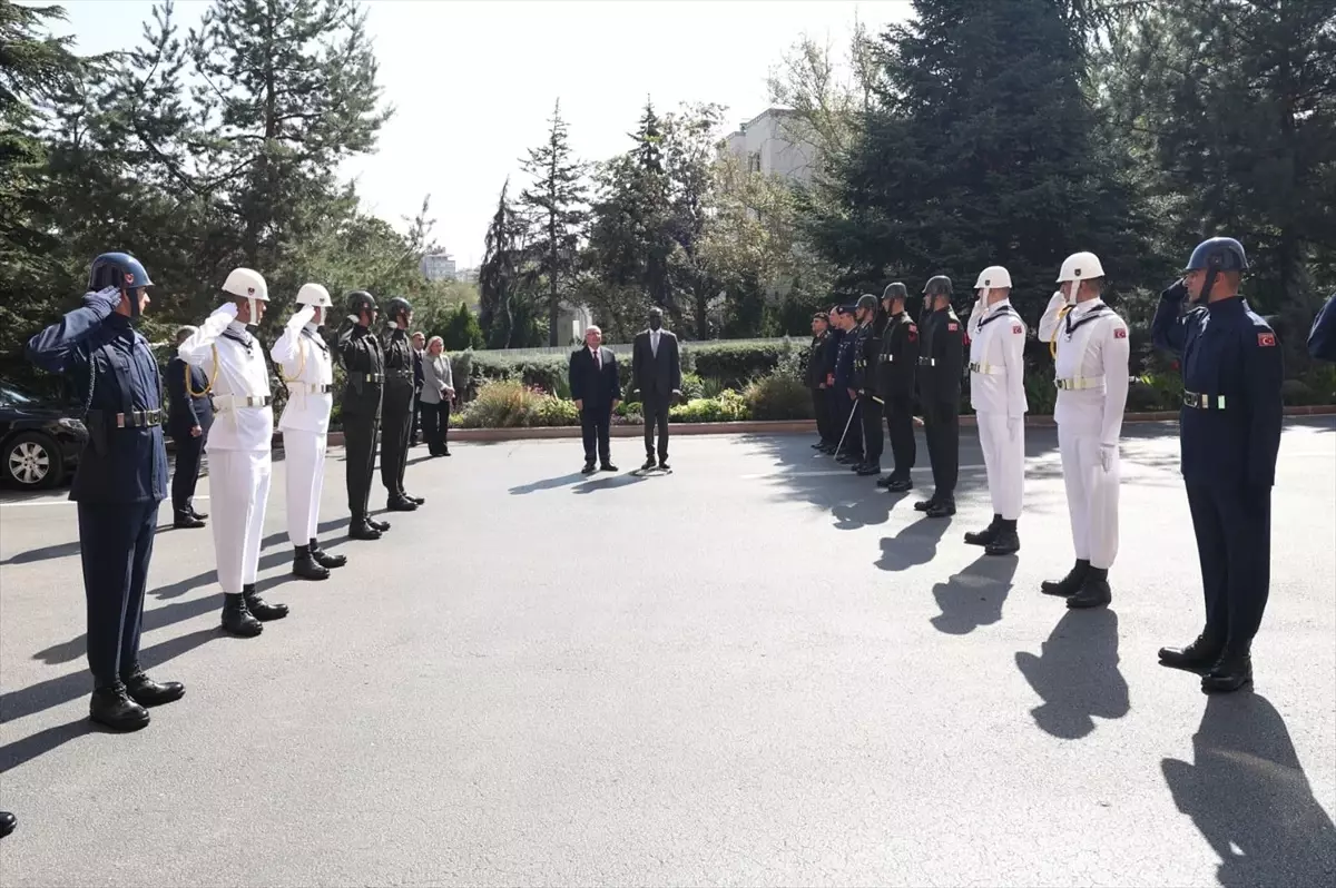 Nijer Savunma Bakanı Güler ile Bir Araya Geldi