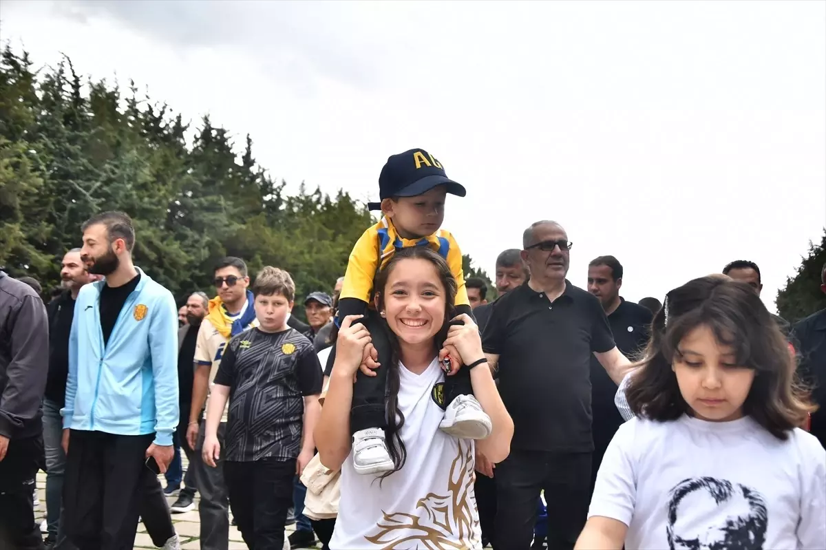 Ankaragücü Yönetimi Anıtkabir\'i Ziyaret Etti