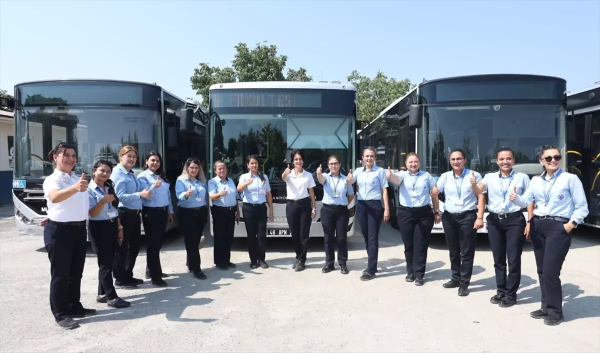 Muğla\'da Kadın Şoförler Yolcuların Beğenisini Kazanıyor