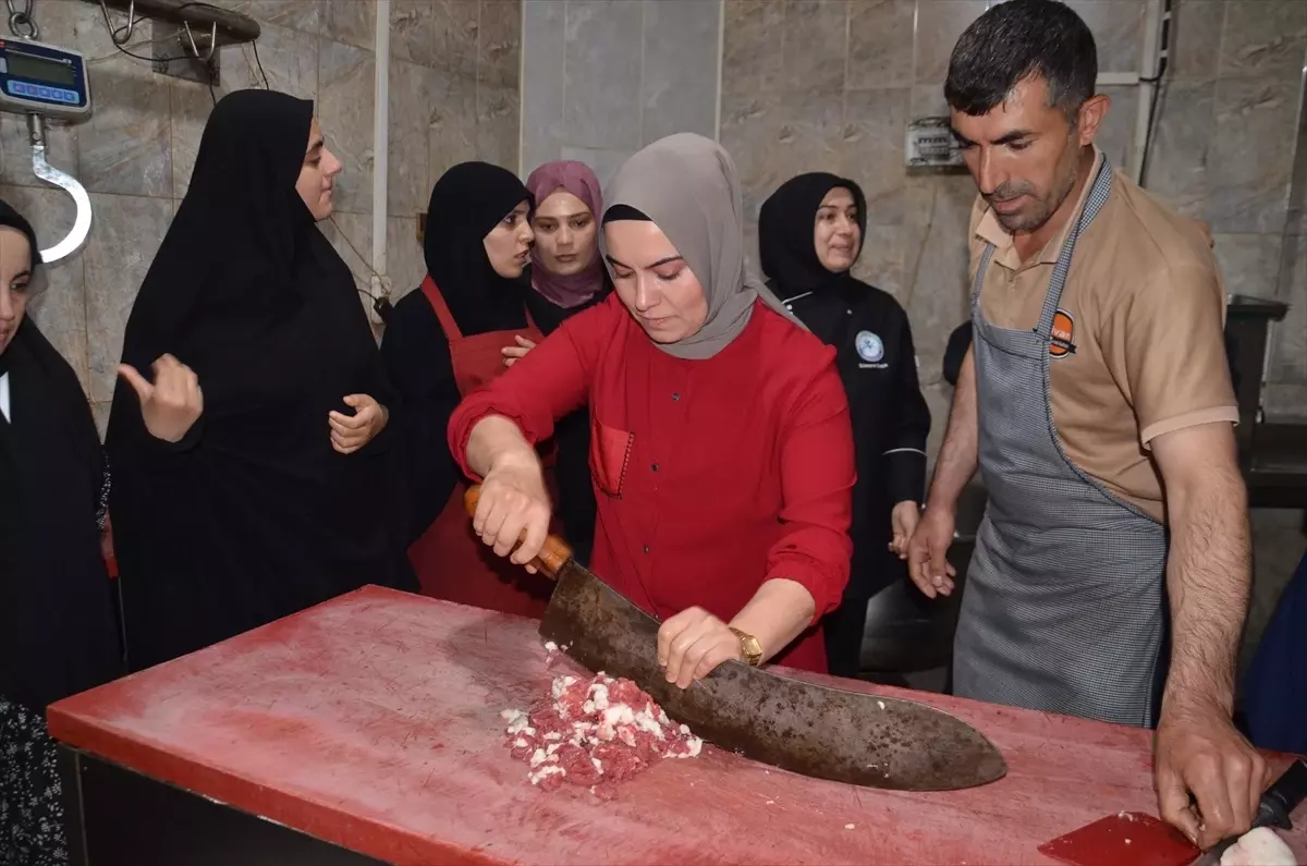 Muş\'ta Kadınlar Aşçılık Kursu Aldı