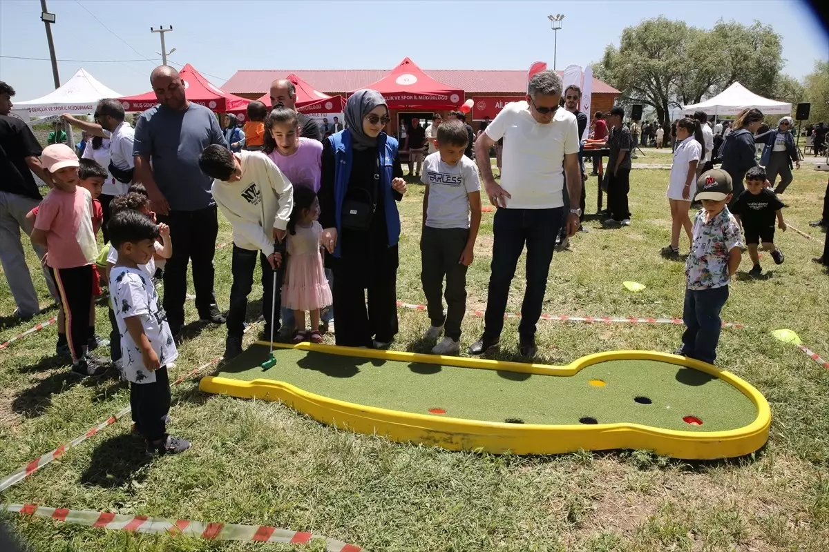 Muş\'ta çocuklar Büyük Aile Festivali\'nde doyasıya eğlendi