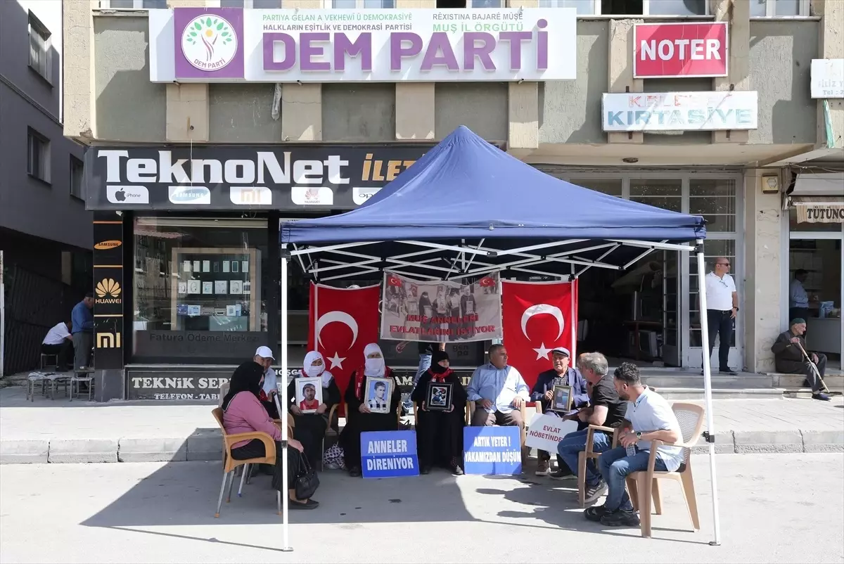 Muş\'ta Aileler Evlat Nöbeti Tutuyor