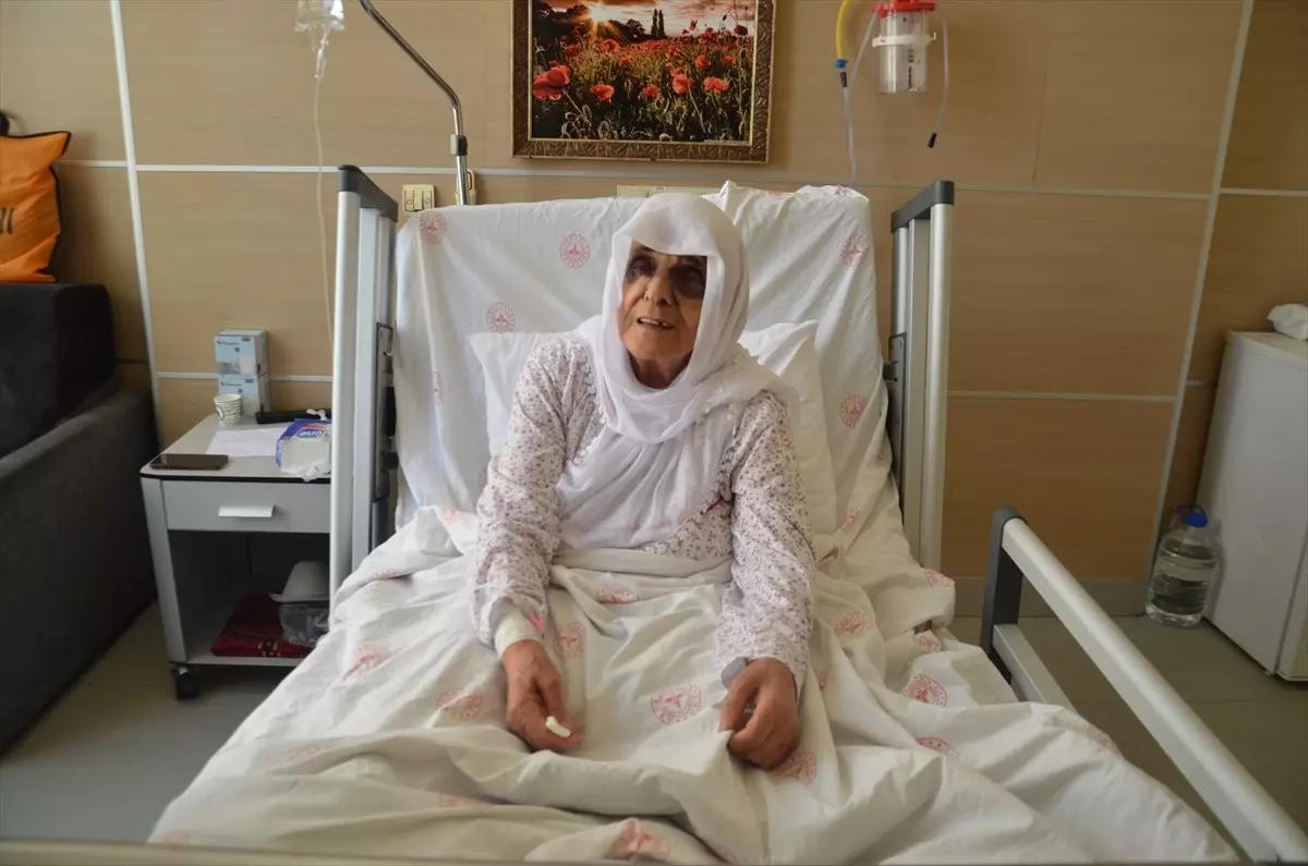 92 Yaşındaki Leyla Demirel\'e Kalp Pili Takıldı