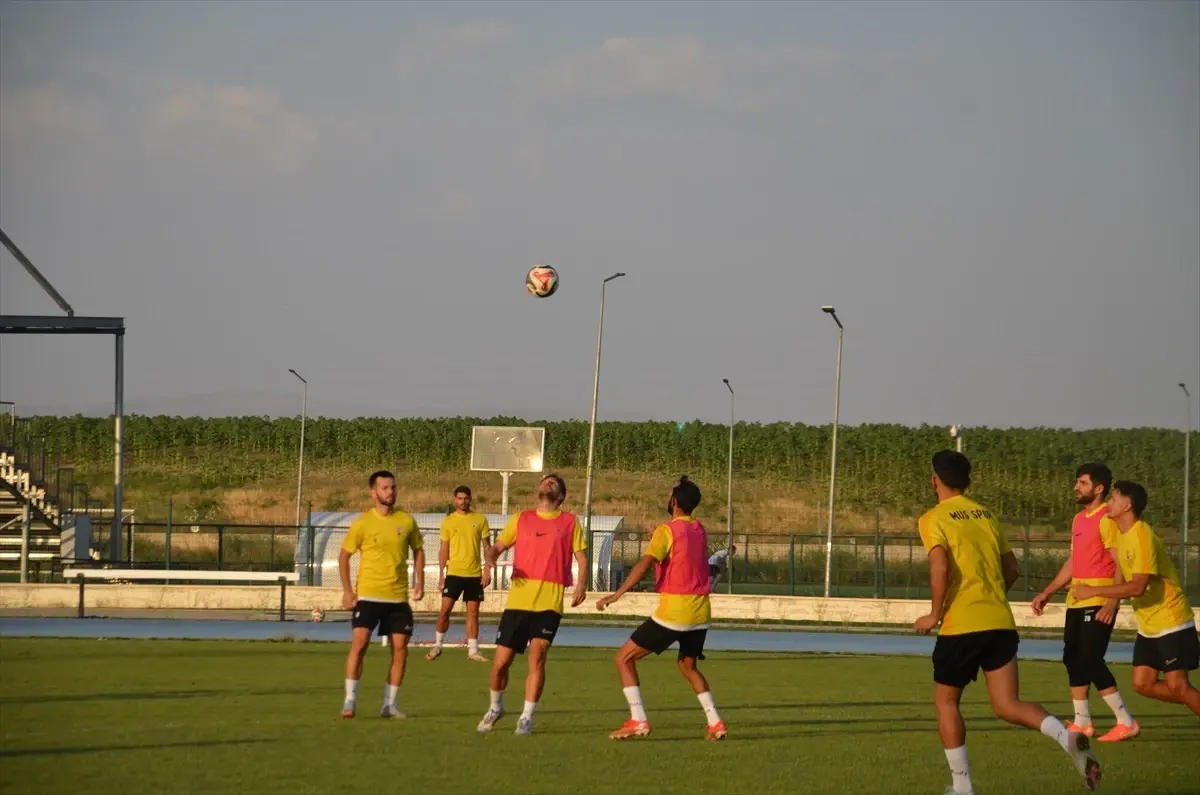 Vali Çakır\'dan Muşspor\'a Destek