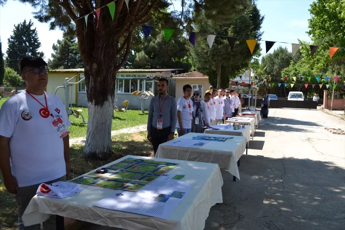 Mustafakemalpaşa\'da Bilim Fuarı Açıldı