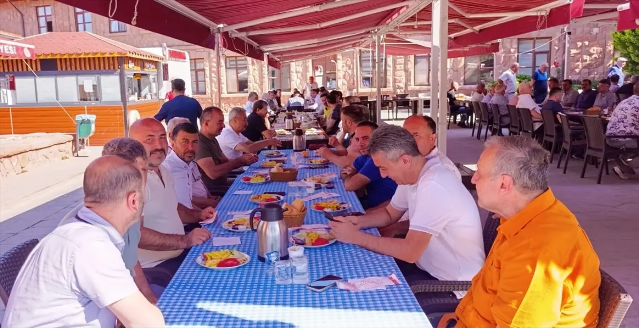 Başkan Güngör Esnaflarla Kahvaltıda Buluştu