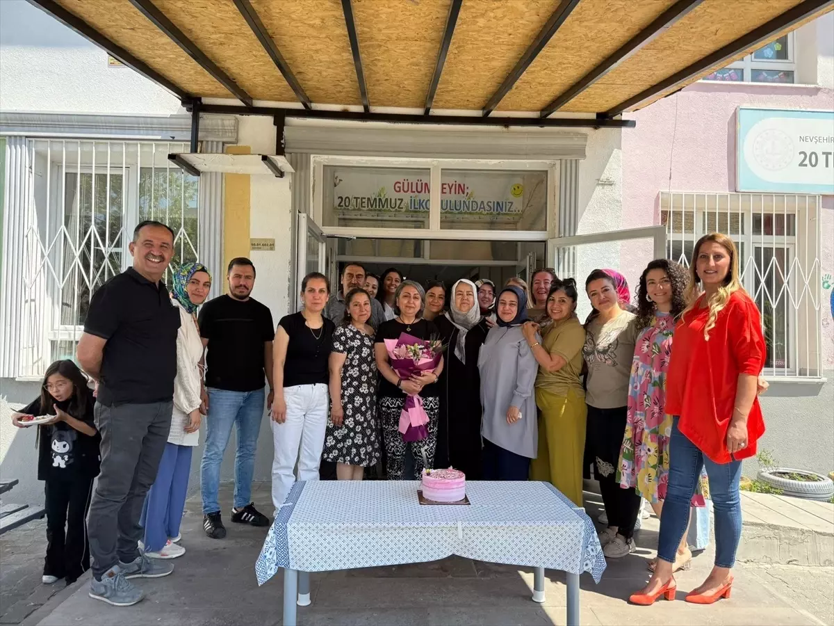 Emekli Öğretmene Unutulmaz Veda