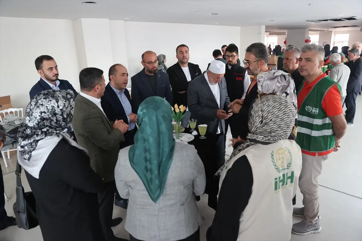İHH Hayır Çarşısı Açıldı