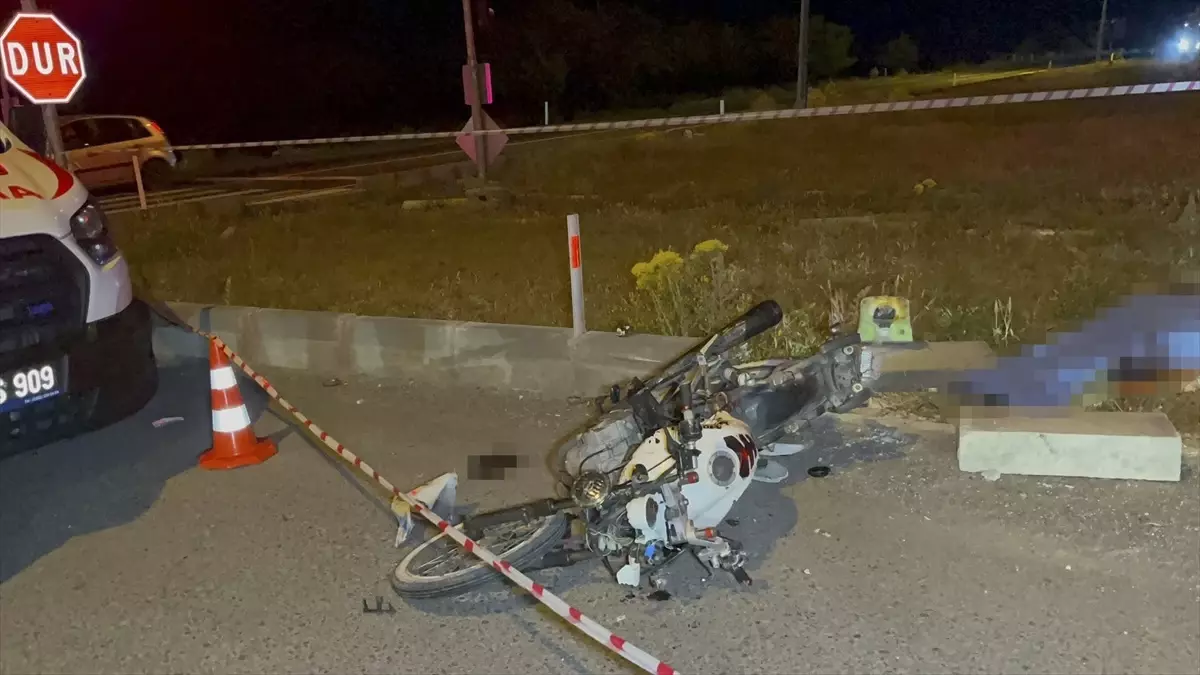 Minibüs Motosiklet Sürücüsüne Çarptı