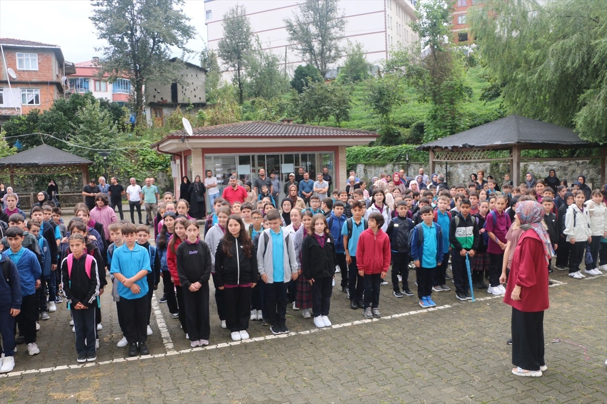 Trabzon\'da Yeni Eğitim Yılı Şiirle Başladı