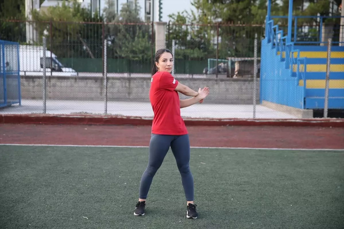 Ön yargıları kırarak güreşte tarih yazan Evin, olimpiyat madalyasıyla mindere veda etmek istiyor