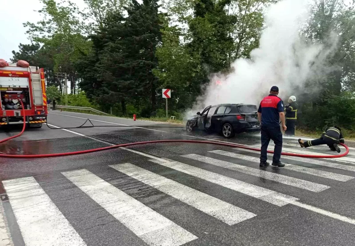 Ünye\'de Seyir Halindeki Otomobilde Yangın: Araç Kullanılamaz Hale Geldi