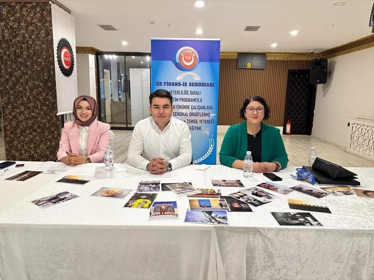 Kars\'ta Banka Çalışanlarına Eğitim Verildi