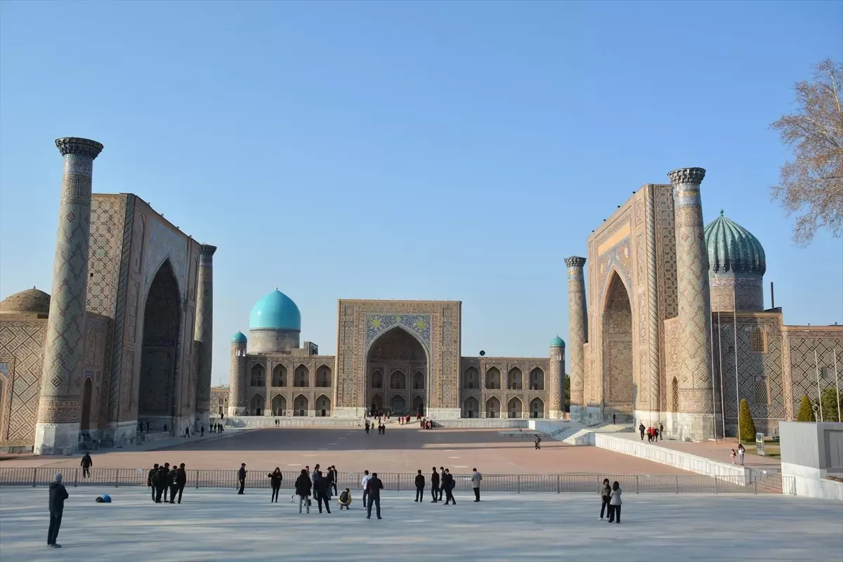 Özbekistan Bağımsızlığını Kutluyor