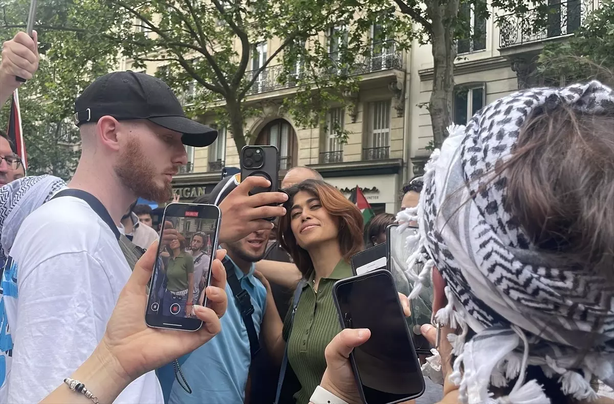 Paris\'te Filistin Destek Yürüyüşü