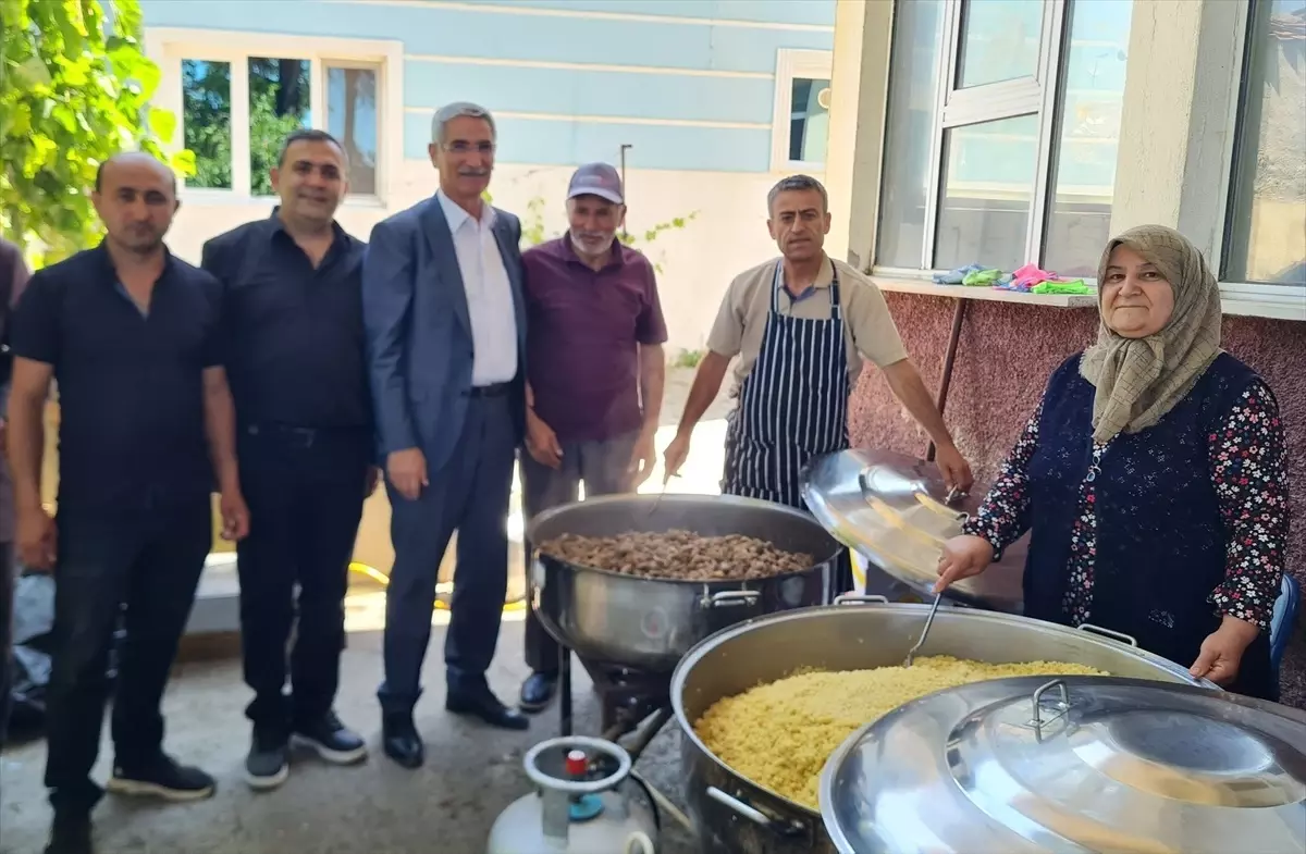 Pazar\'da Geleneksel Şükür Duası