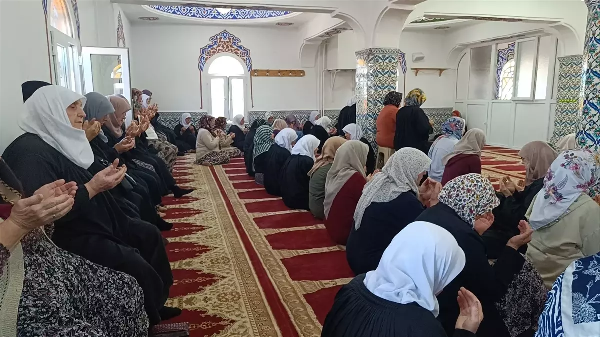 Kınık Köyü\'nde Aşure Günü Etkinliği