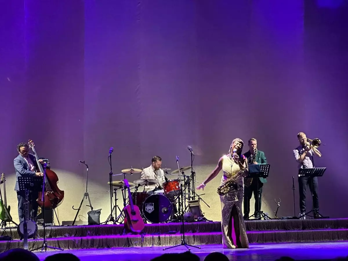 Postmodern Jukebox İstanbul\'da Coşku Yarattı