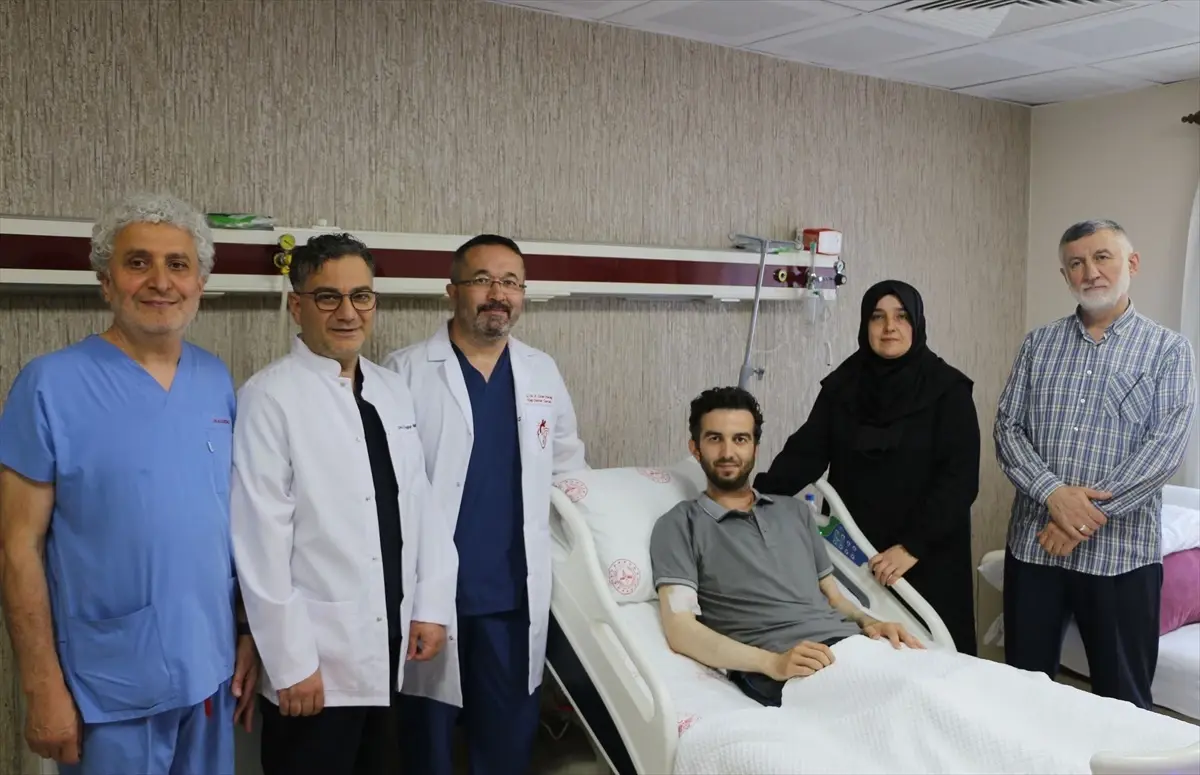 Rize\'de aort damarında yırtık oluşan hasta hibrit yöntemiyle tedavi edildi