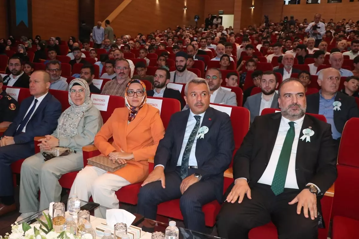 Rize\'de Hz. Peygamber ve Aile Hayatı Konferansı