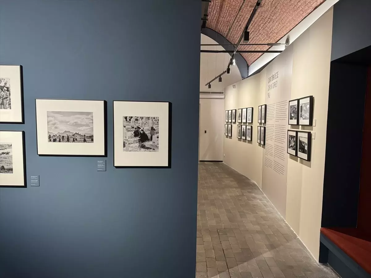 Capa\'nın Fotoğrafları Ara Güler Müzesinde